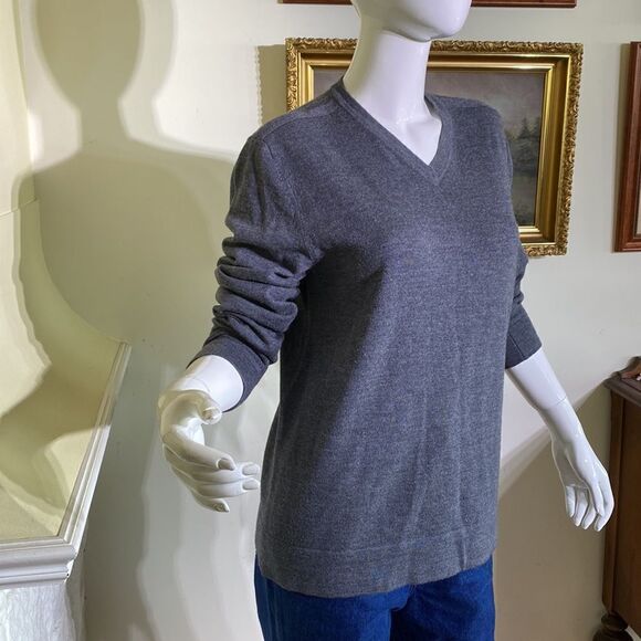 Theory 100% Merino Wool Classic V-Neck Sweater - Picture 3 of 13